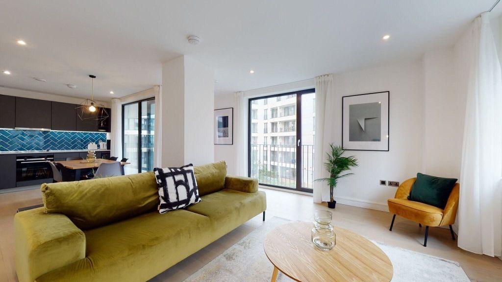 Property photo 1 of 10 Living Room