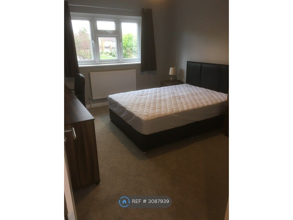 Property photo 3 of 6 Bedroom
