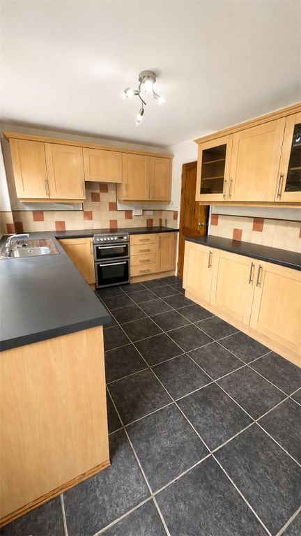 Property photo 2 of 9 Picture No. 13