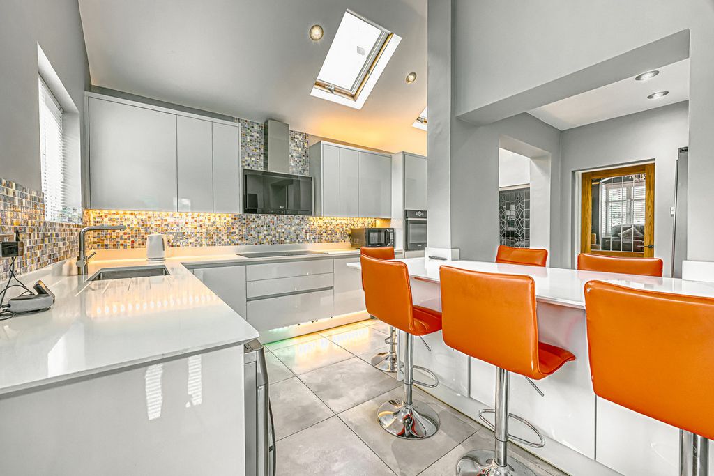 Property photo 3 of 31