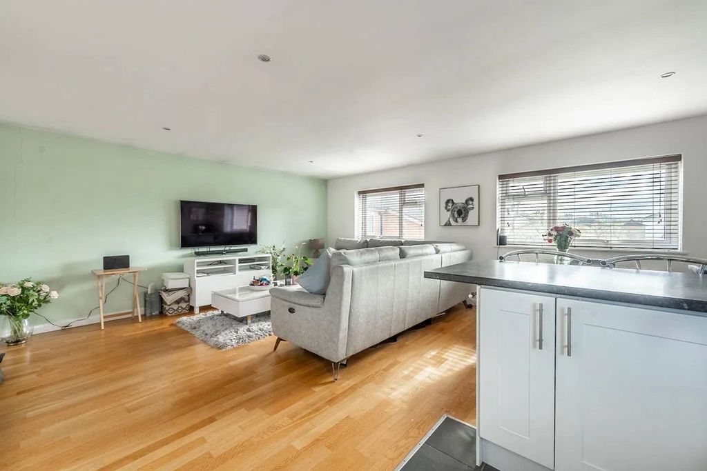 Property photo 3 of 9