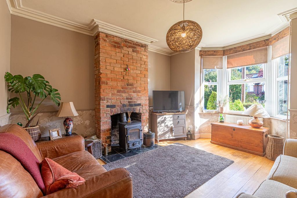Property photo 2 of 27