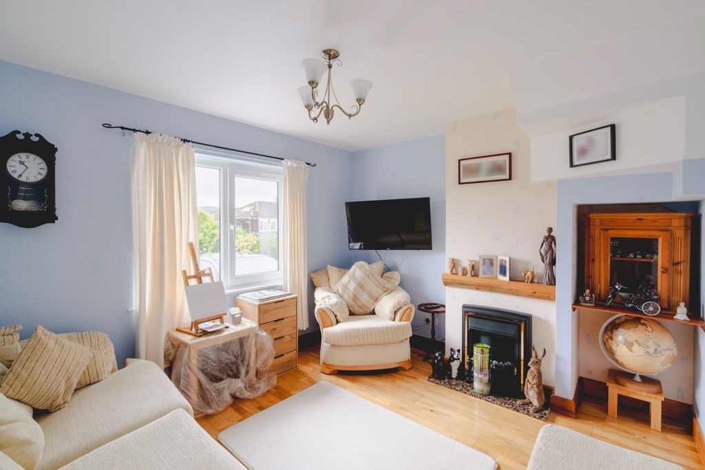 Property photo 2 of 21 8