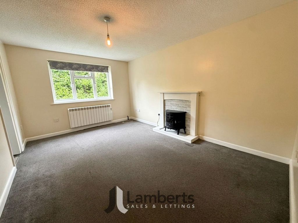 Property photo 3 of 14 Lounge
