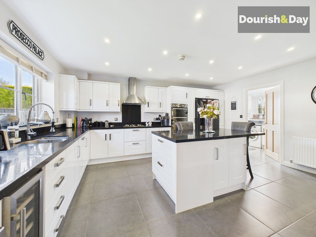 Property photo 2 of 31