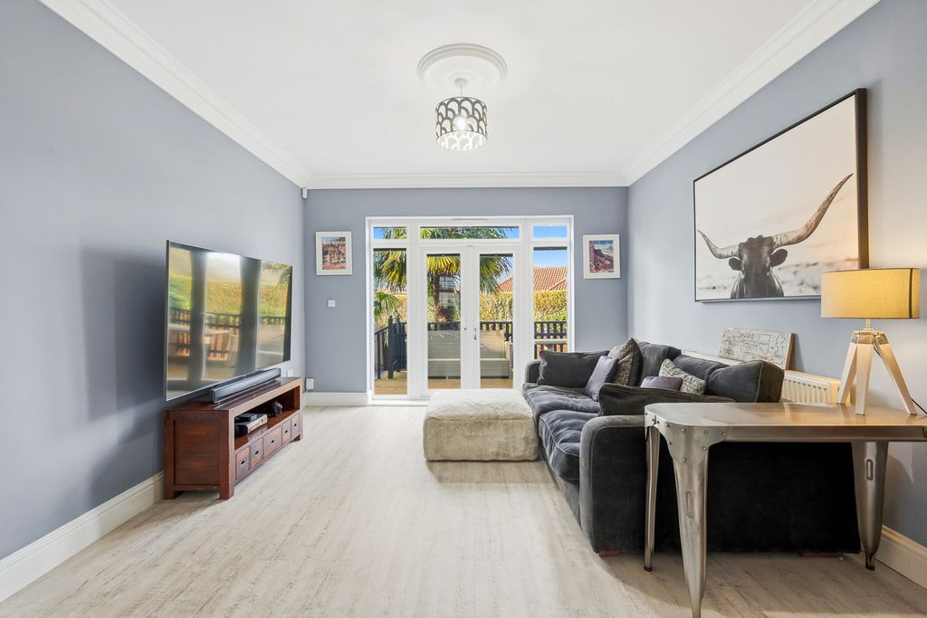 Property photo 2 of 43