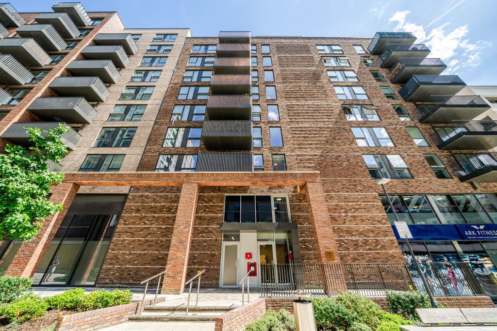 Property photo 1 of 17 External