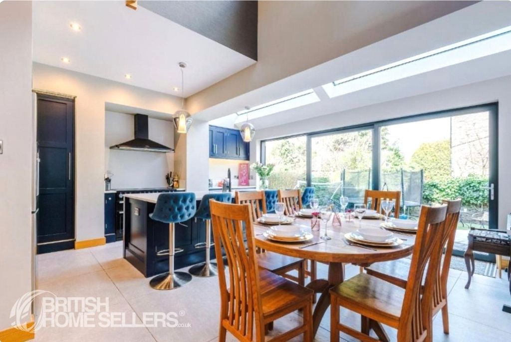 Property photo 3 of 25 4