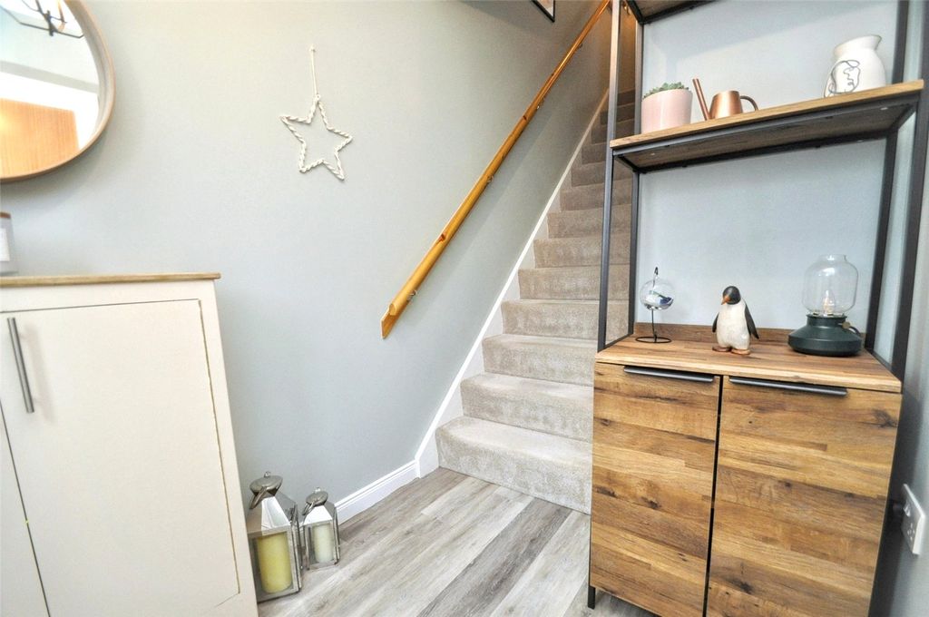 Property photo 2 of 22 Entrance Hall