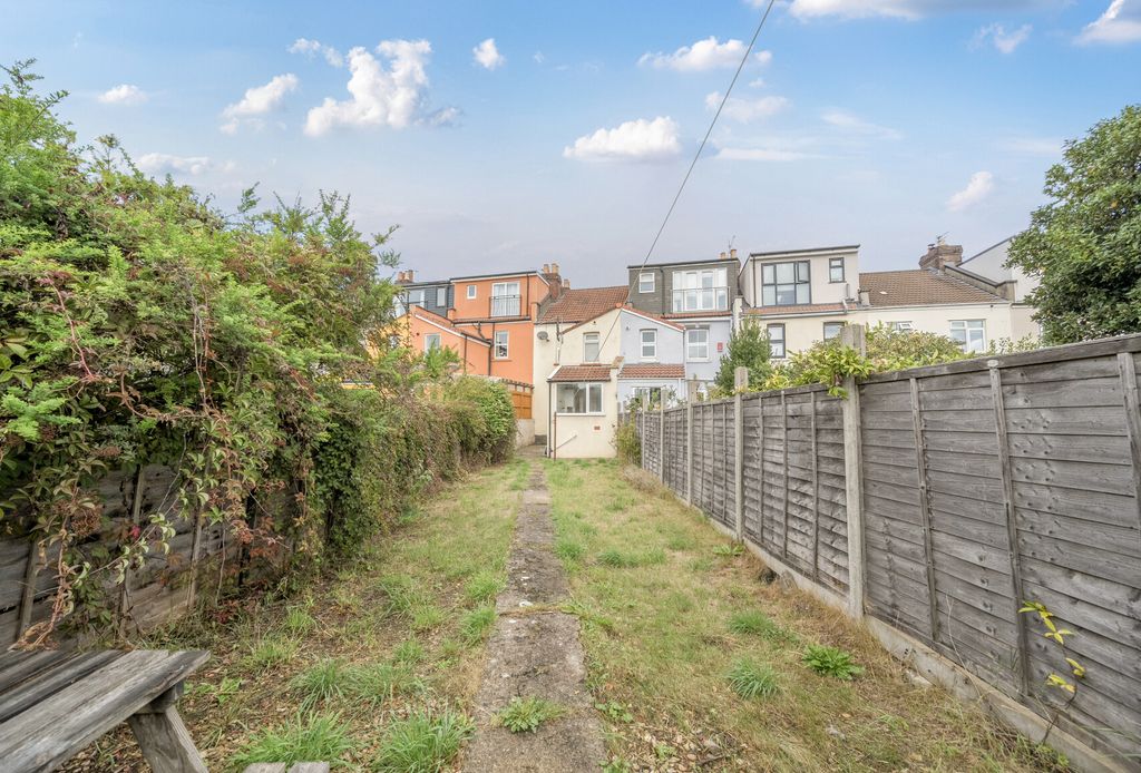 Property photo 3 of 15 1349844-18-68B969...