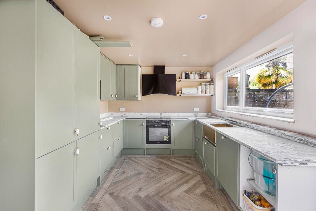 Property photo 3 of 18 2465872
