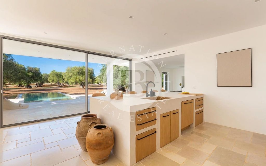 Property photo 2 of 43