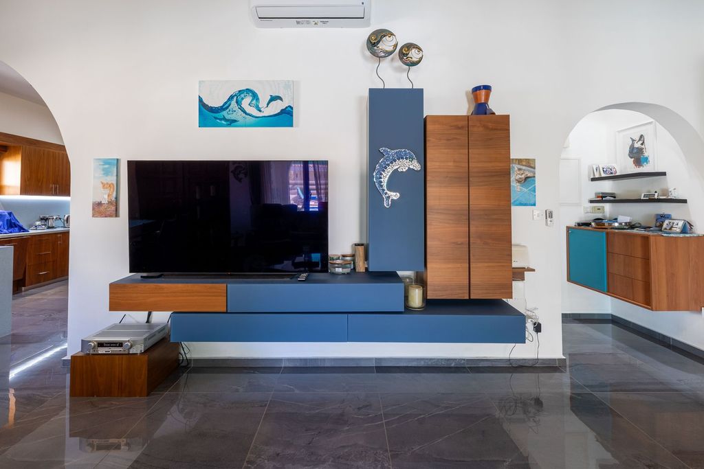 Property photo 2 of 23