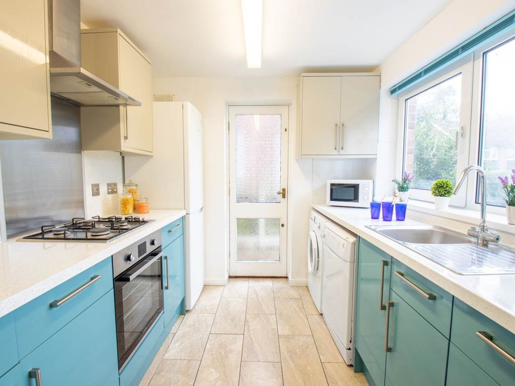 Property photo 3 of 12 Kitchen