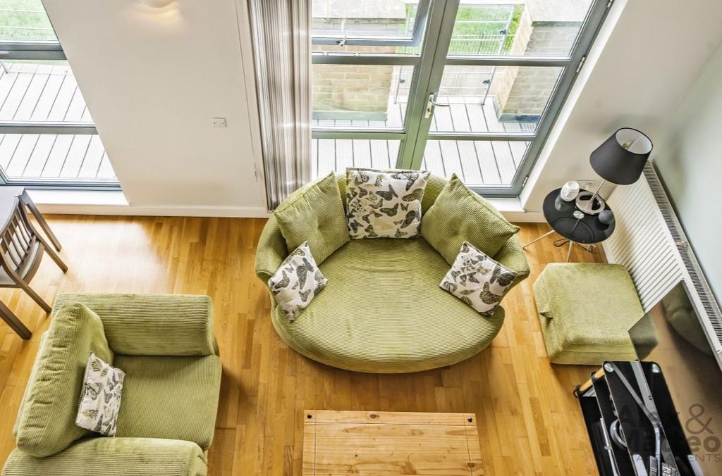 Property photo 3 of 17 Delta Court, Deptford