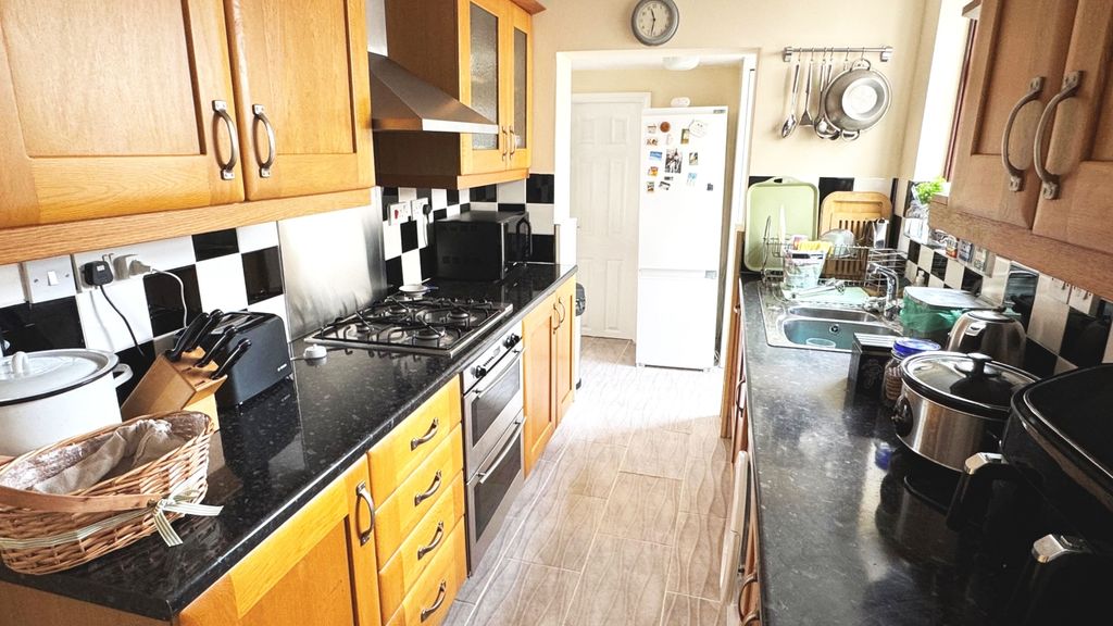 Property photo 3 of 10 Kitchen