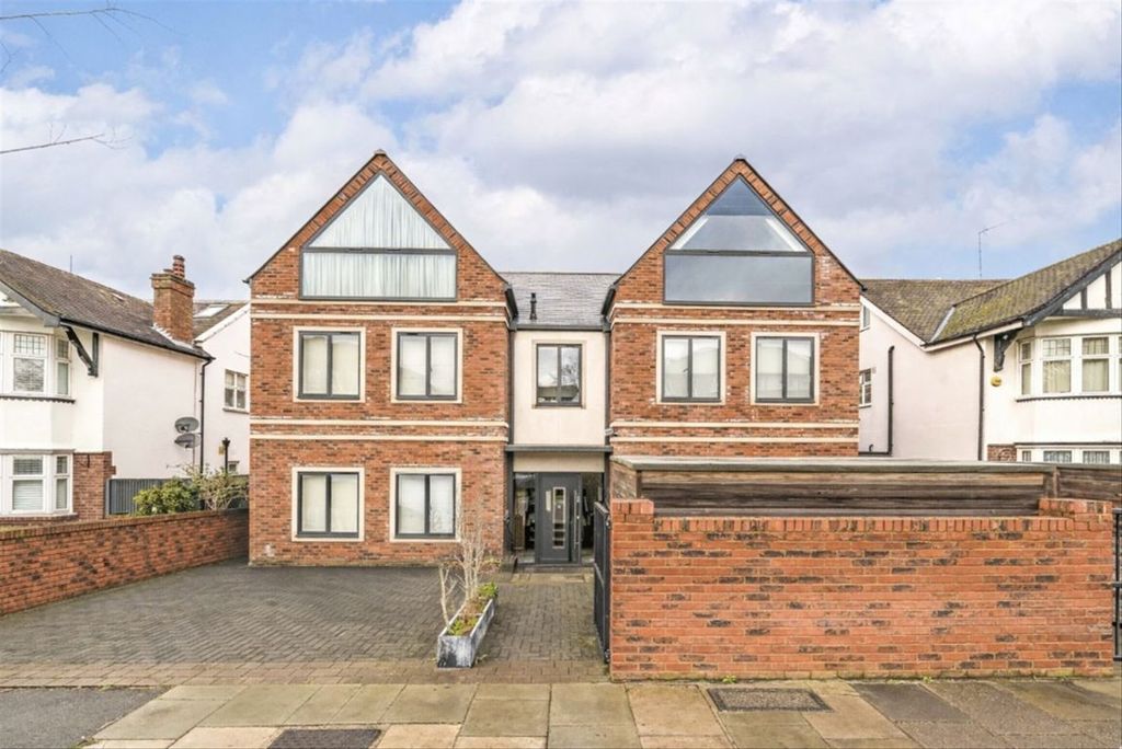 Property photo 1 of 8