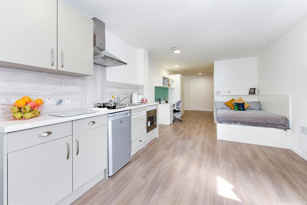Property photo 1 of 21