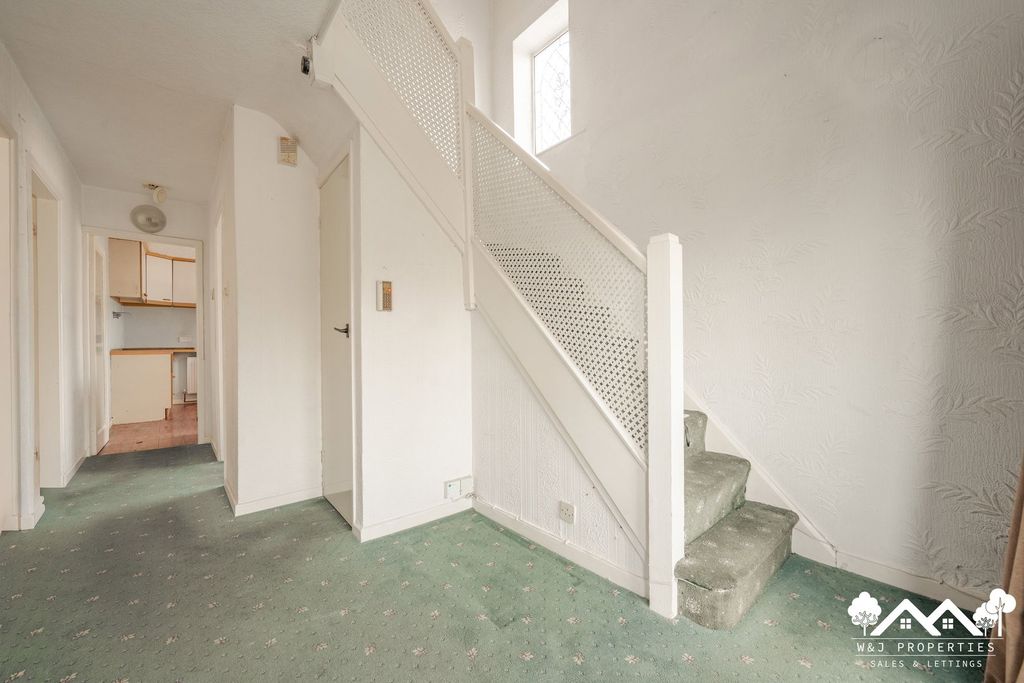 Property photo 3 of 34