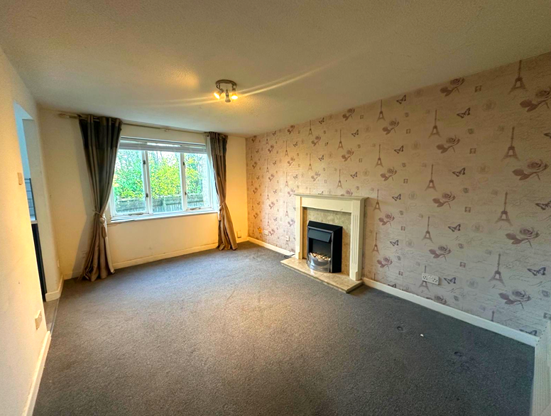 Property photo 3 of 6 Living Room