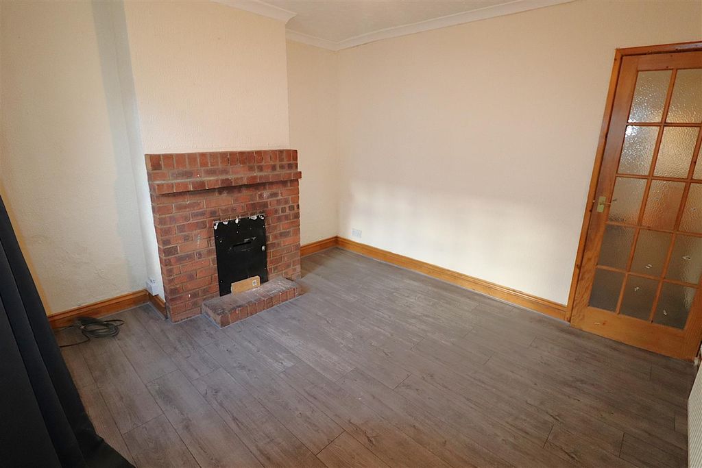 Property photo 3 of 18 Lounge