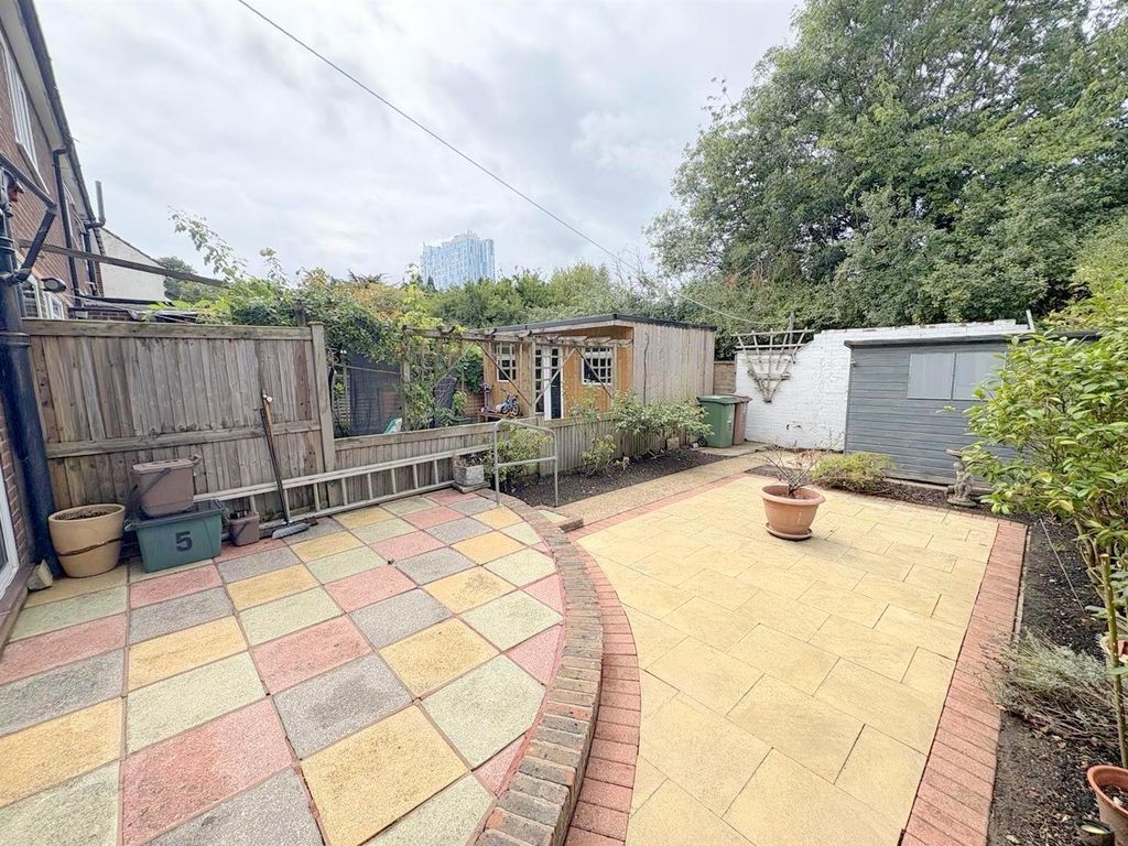 Property photo 2 of 19 Garden Ba.Jpg