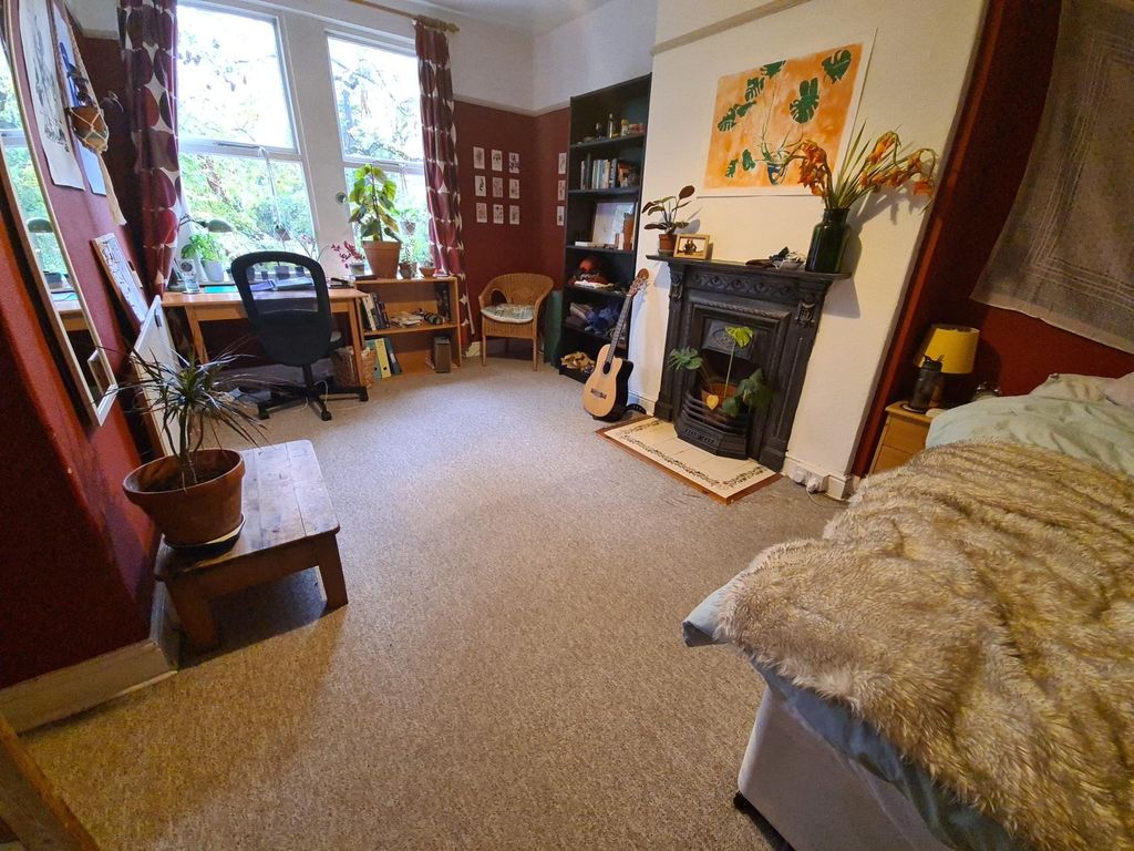 Property photo 1 of 9 Bright, Cosy Double Bedroom With A Comfy Bed, Larg...