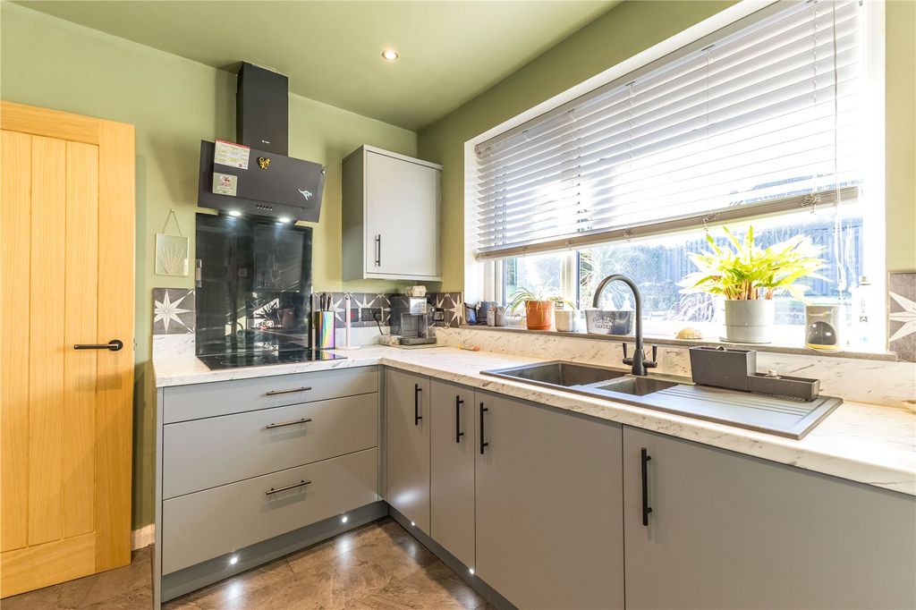 Property photo 3 of 21 Kitchen