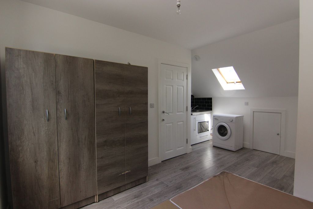 Property photo 1 of 3