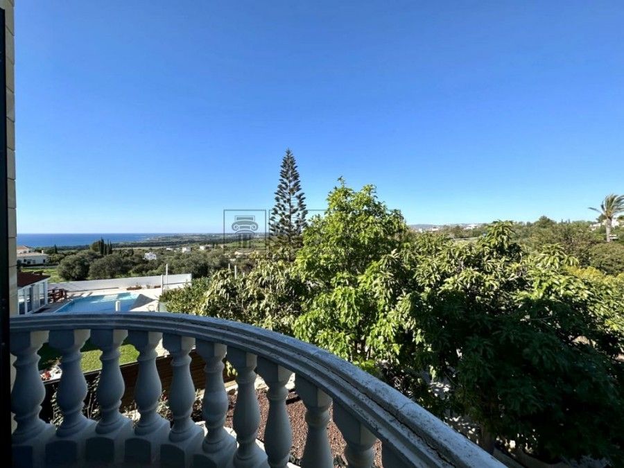 Property photo 2 of 28