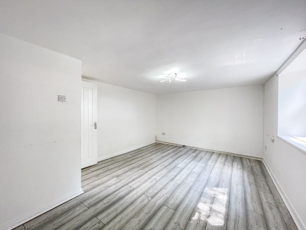 Property photo 2 of 9 4281205