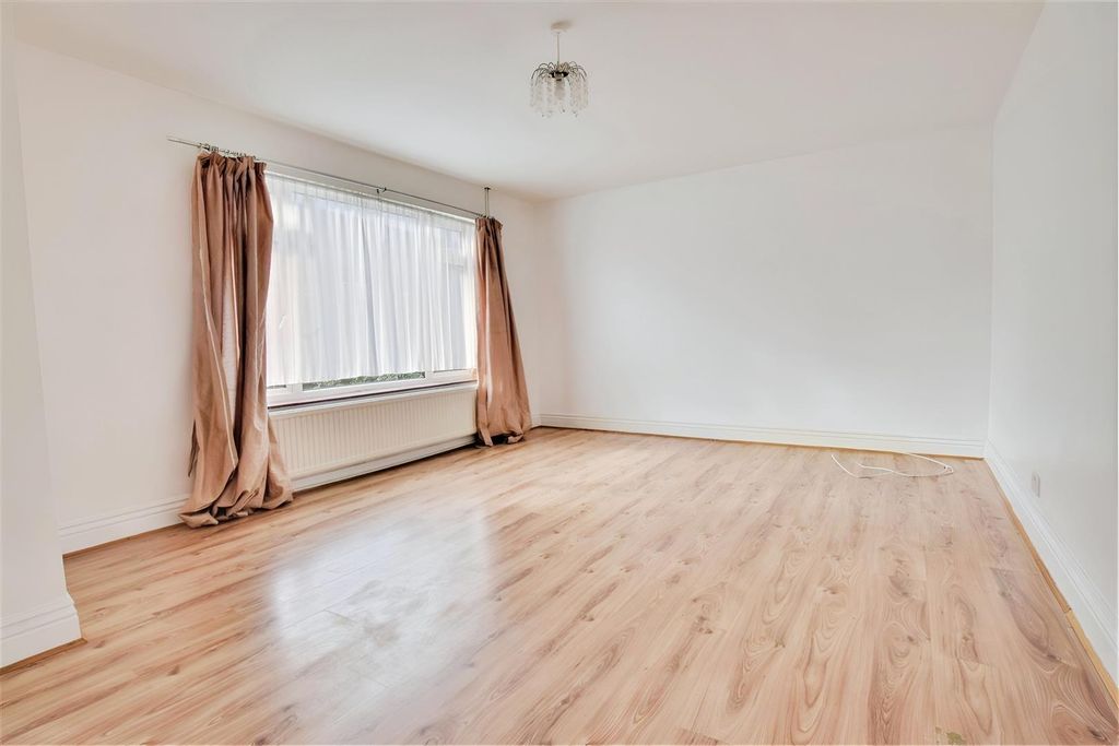 Property photo 3 of 8 8A331B18-Gn7Ax9Ndcatl05Chge4Ws7Zvcp0.Jpg