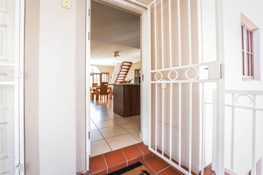 Property photo 2 of 27