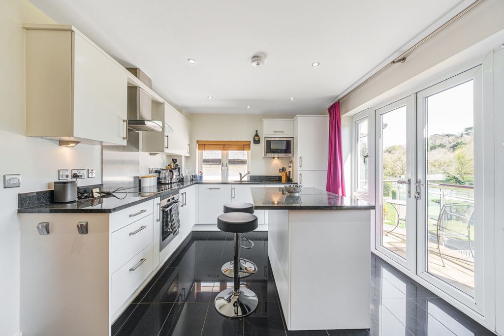 Property photo 2 of 16 973454 (12)