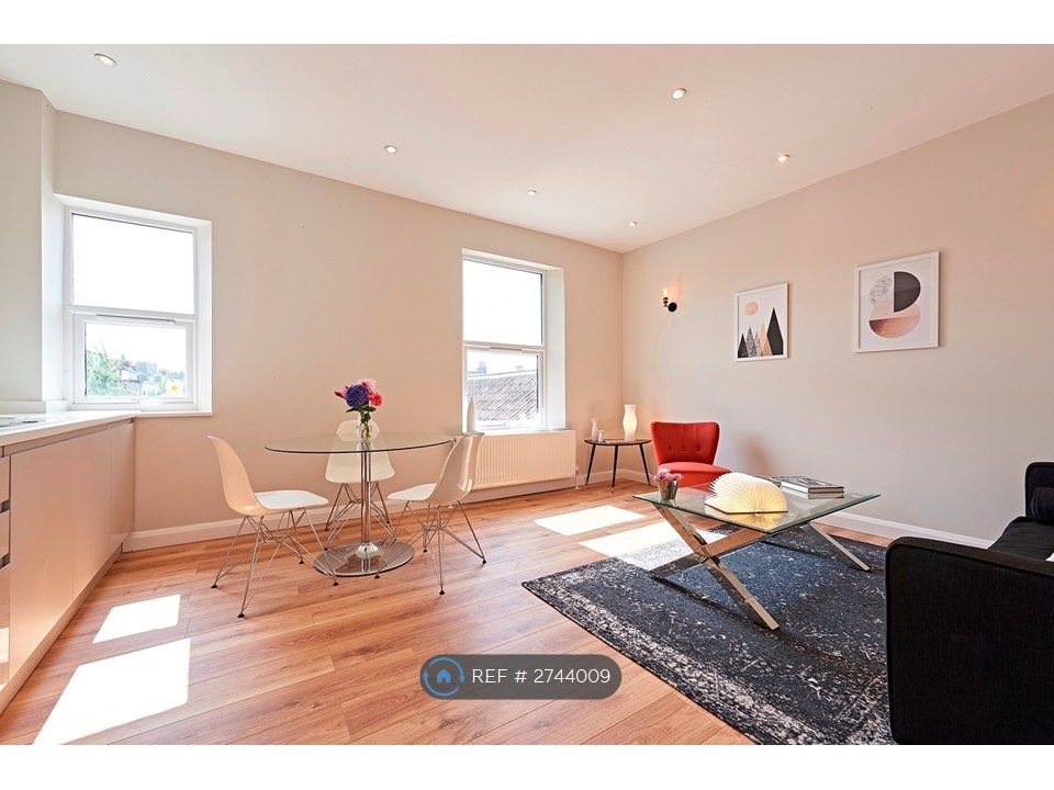 Property photo 3 of 13 Lounge Diner