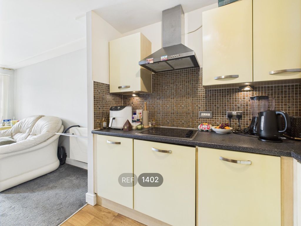 Property photo 3 of 15 Kitchen / Living Area