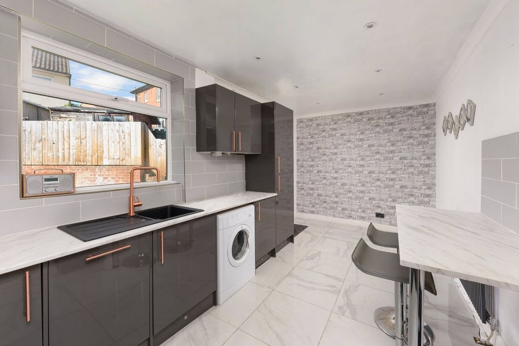 Property photo 2 of 12 Picture No. 03