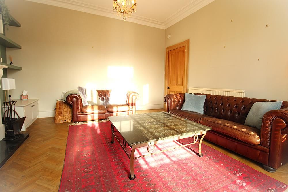 Property photo 2 of 14 Lounge Alt