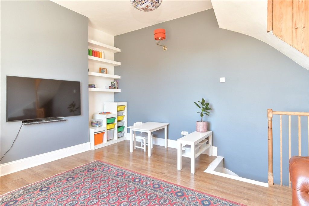 Property photo 3 of 11 Lounge