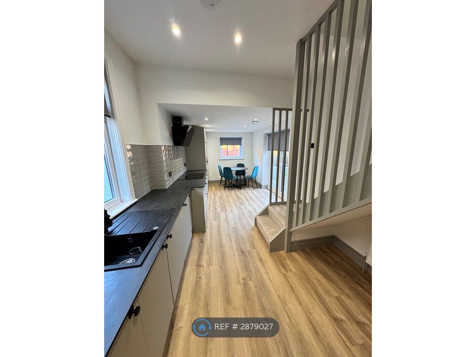 Property photo 3 of 11 Dining Kitchen