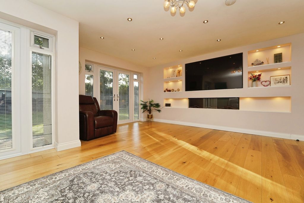 Property photo 3 of 23 Pbox-Img.Jpg