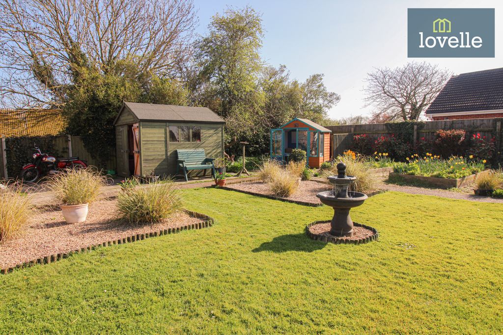 Property photo 2 of 28