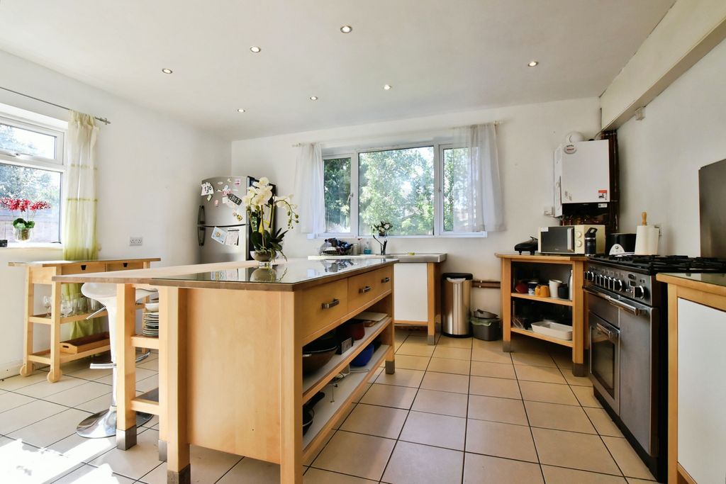 Property photo 3 of 21 Kitchen