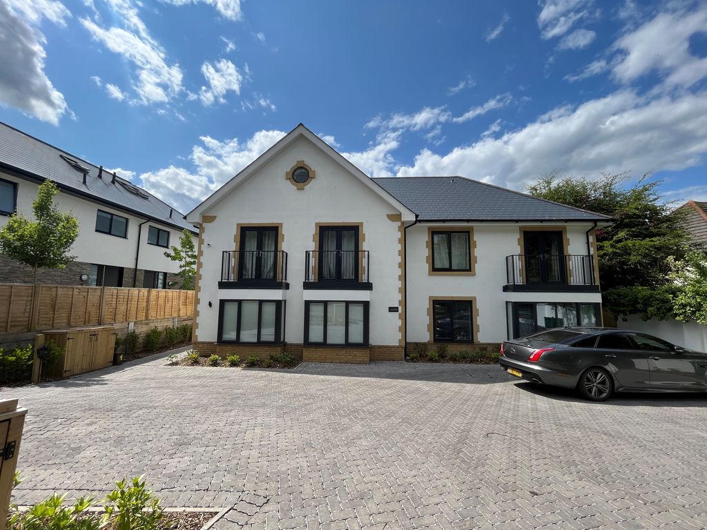 Property photo 1 of 17 3 Bed Town House To Rent Carbery Avenue, Bournemouth Bh6