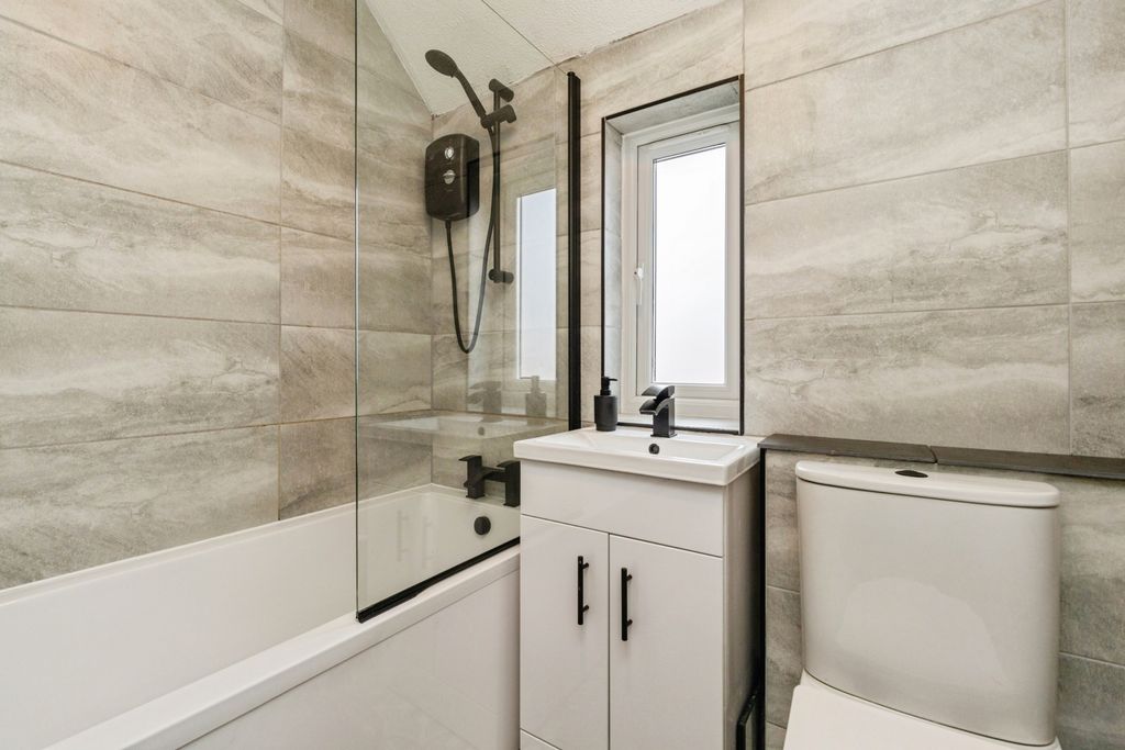 Property photo 3 of 13 Bathroom