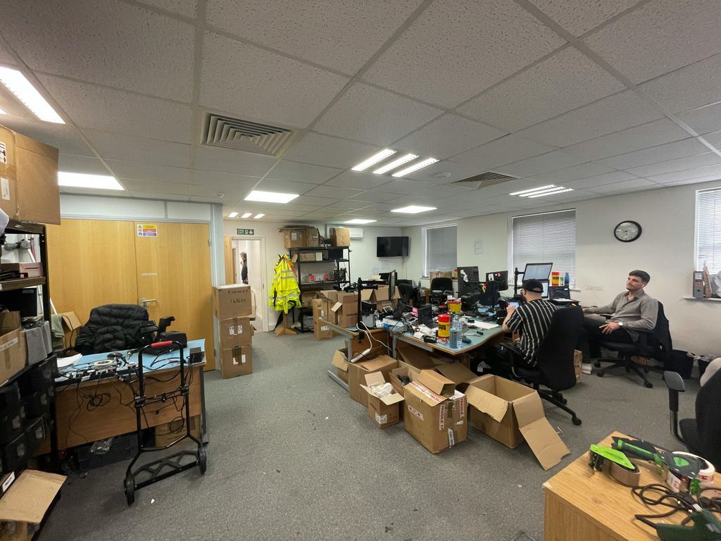 Property photo 2 of 4 20251009_084813991_Ios.Jpg