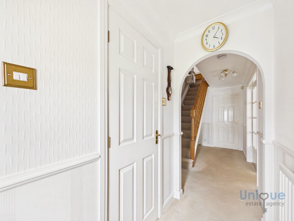 Property photo 2 of 39