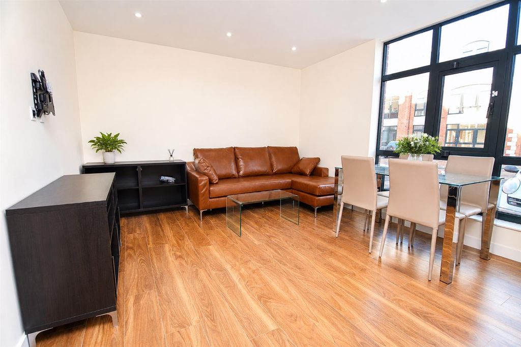 Property photo 2 of 7 c2F150Ff-6A44-406c-B3F5-1dc9Fd67d159.Pn