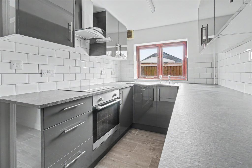 Property photo 3 of 15 Kitchen
