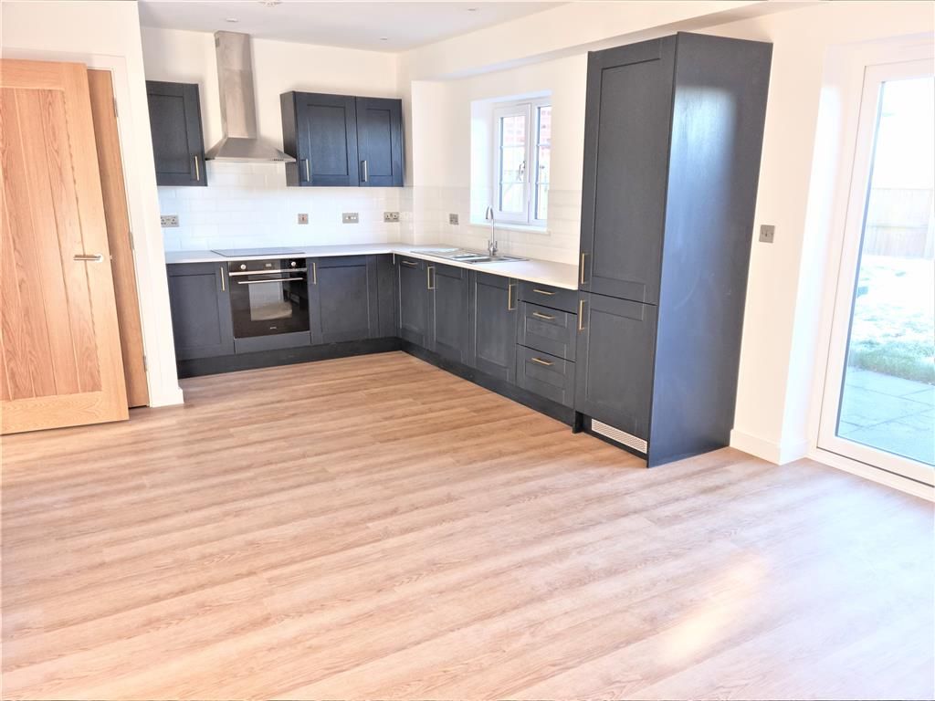 Property photo 2 of 11 Kitchen